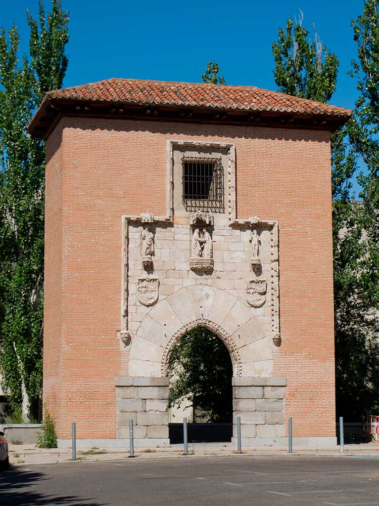 Puerta del antiguo hospital